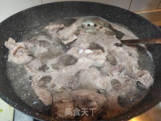 虫草花炖排骨的做法步调：1