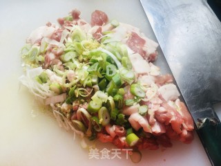 五花肉韭菜火饺的做法步调：2
