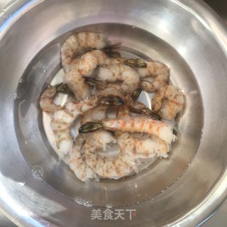 干锅虾仁的做法步调：1