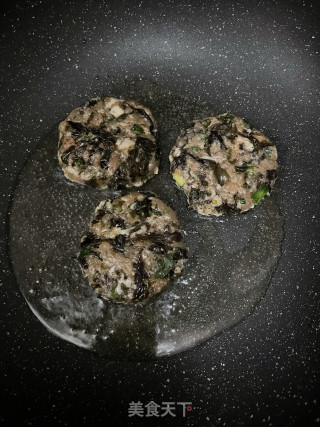 喷鼻煎紫菜肉馅饼的做法步调：9