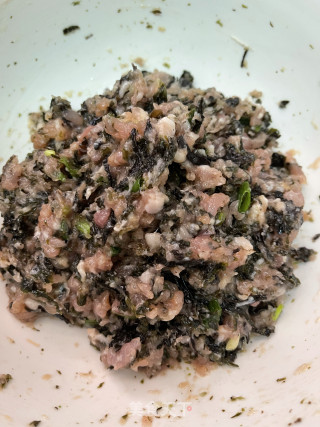 喷鼻煎紫菜肉馅饼的做法步调：6