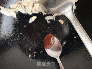 五花肉炒西芹的做法步调：3