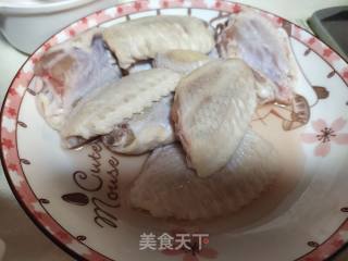 鸡中翅烧云豆的做法步调：1