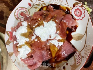腐竹炒肉的做法步调：2