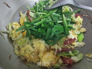 香肠炒韭菜鸡蛋的做法步调：4