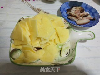 腊肉炒土豆片的做法步调：3