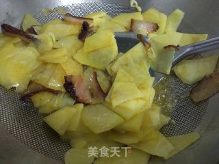腊肉炒土豆片的做法步调：7