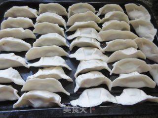开洋黄心菜肉终馅饺子的做法步调：15