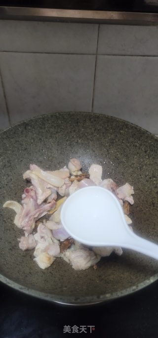 风姜烧酒鸡汤的做法步调：6