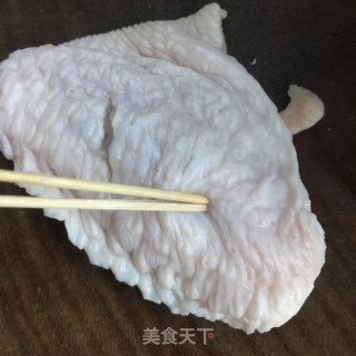 展翅下飞炸鸡翅的做法步调：2