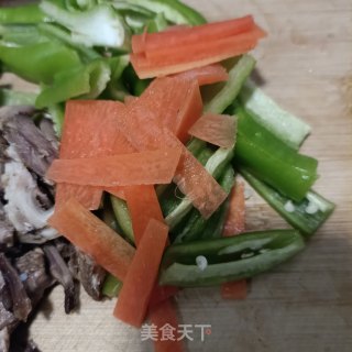 “羊肉”青辣椒炒羊头肉的做法步调：3