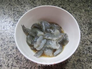 虾仁咸蛋黄炒里的做法步调：5