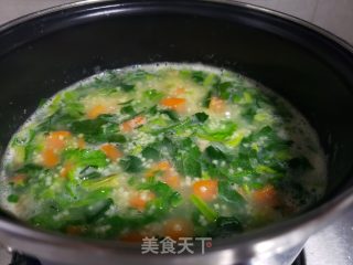 白萝卜菠菜小米粥的做法步调：6