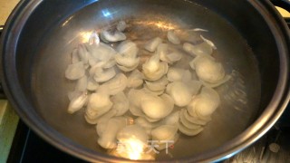 凉拌百开木耳芹菜的做法步调：2