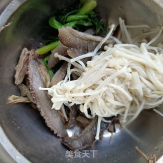 金针菇海参拌鸽胸肉的做法步调：9