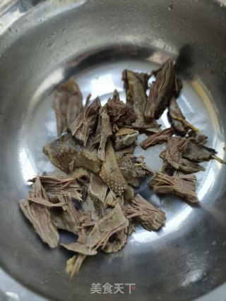 金针菇海参拌鸽胸肉的做法步调：5