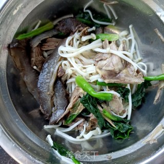 金针菇海参拌鸽胸肉的做法步调：11