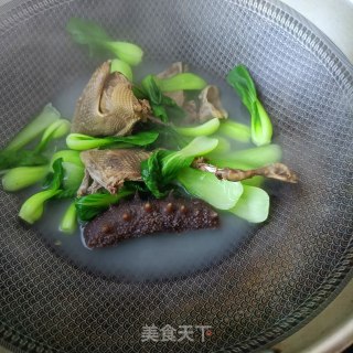 油菜海参鸽子汤的做法步调：8