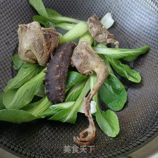油菜海参鸽子汤的做法步调：6