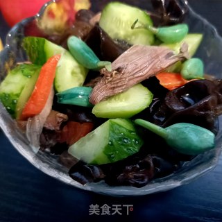 木耳拌黄瓜的做法步调：10