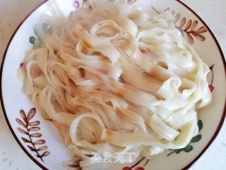 快脚里必备‖喷鼻辣油泼里的做法步调：2