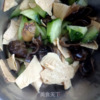 “浑肠食谱”黄瓜拌油豆皮的做法步调：13