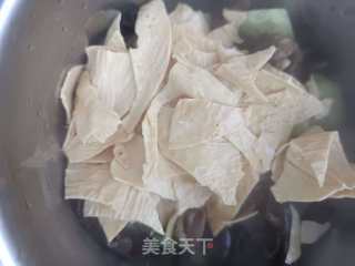 “浑肠食谱”黄瓜拌油豆皮的做法步调：12