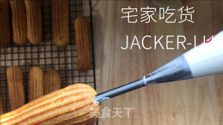 根底闪电泡芙，中壳又喷鼻又坚，奶油馅甘美浓重，非常值得一试。的做法步调：12