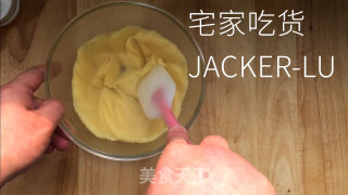 根底闪电泡芙，中壳又喷鼻又坚，奶油馅甘美浓重，非常值得一试。的做法步调：5