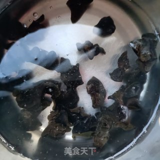 “浑肠食谱”凉拌紫苦蓝的做法步调：3