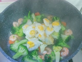 西蓝花炒虾仁的做法步调：11