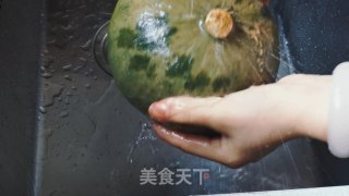 椰喷鼻北瓜汤的做法步调：1