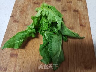 油麦菜鸡蛋饼的做法步调：1