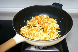 十锦蛋炒饭的做法步调：4