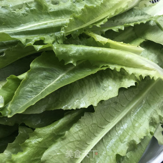 核桃油炒油麦菜的做法步调：1