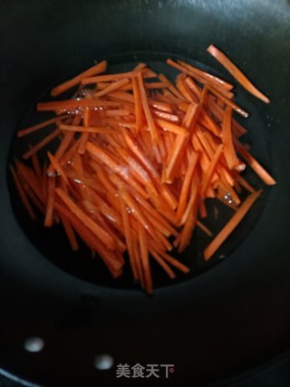 绿豆粉皮拌胡萝卜丝的做法步调：3