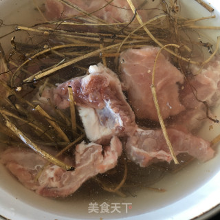排骨汤的做法步调：3