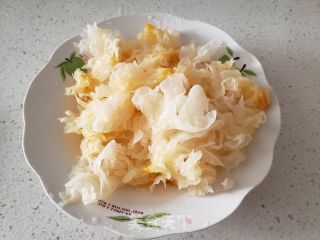 银耳白枣莲籽汤的做法步调：2