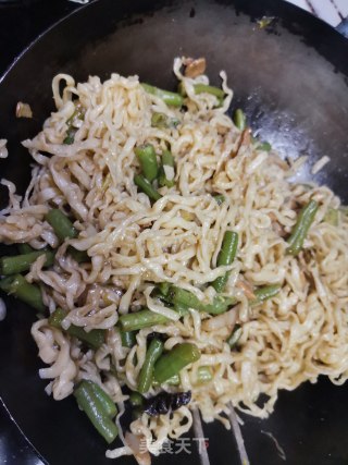 豆角焖里家常做法的做法步调：9
