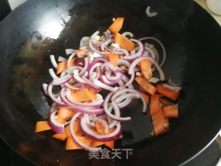 洋葱炒花菜的做法步调：3