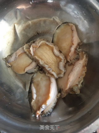 利剑萝卜鲍鱼排骨汤的做法步调：4