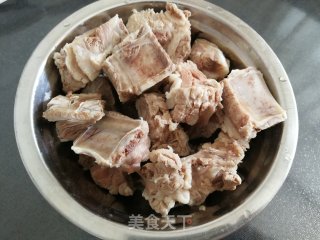 胡萝卜土豆炖排骨的做法步调：2