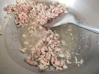 喷鼻菇肉酱的做法步调：2