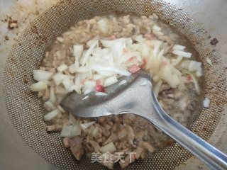 喷鼻菇肉酱的做法步调：3