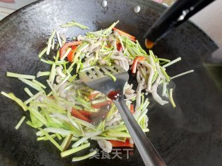 蒜黄炒海陈菇的做法步调：7