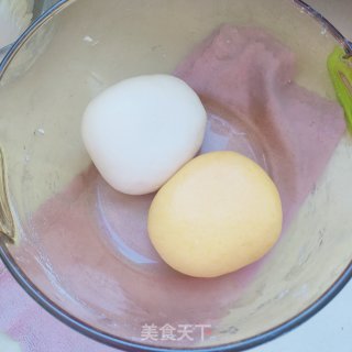 韭菜木耳猪肉火饺的做法步调：1