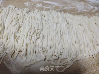 利剑菜叶骨汤脚擀里的做法步调：5