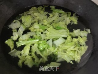 利剑菜叶骨汤脚擀里的做法步调：4