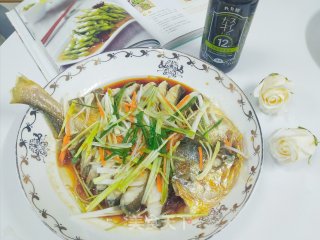 年年有鱼——浑蒸年夜黄鱼的做法步调：12