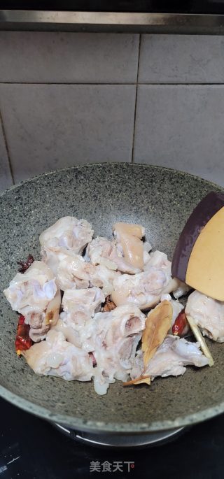 收菜蚝豉焖猪脚的做法步调：7